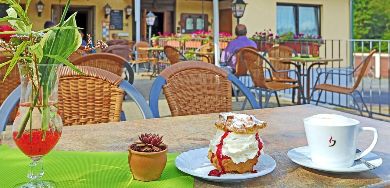 Отель Restaurant Gruener Baum Leidersbach Экстерьер фото