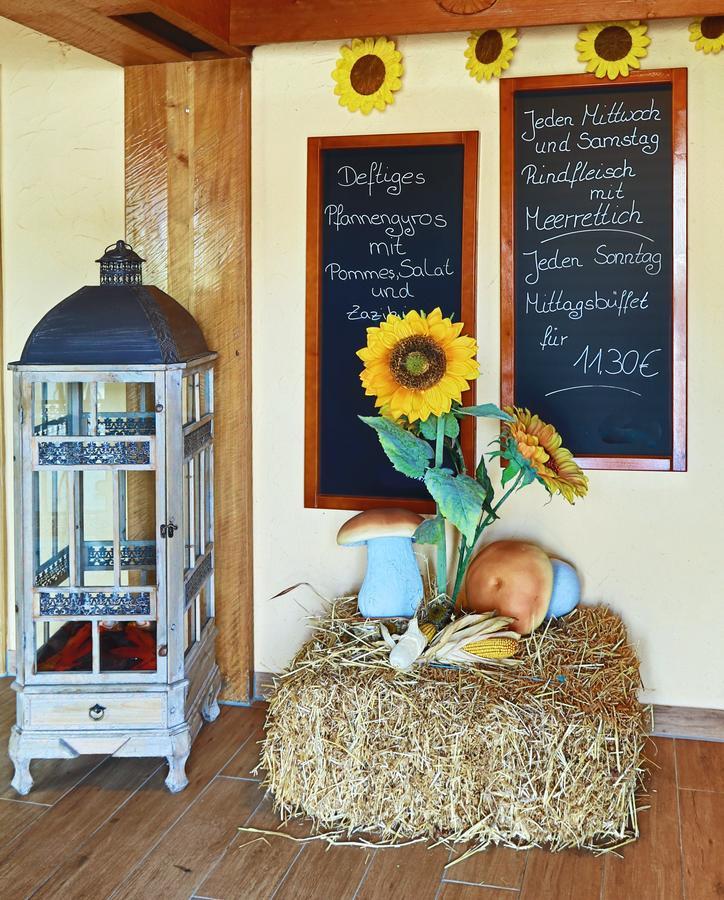 Отель Restaurant Gruener Baum Leidersbach Экстерьер фото